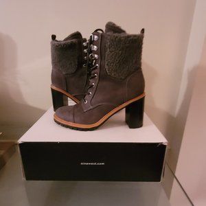 WOMEN NINE WEST Sz8  PERRY 2 BOOTS